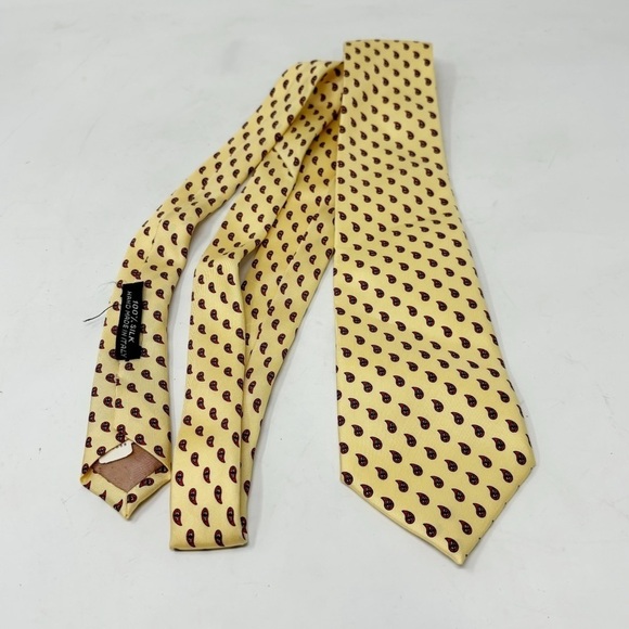 Vintage ETIENNE AIGNER Men’s Yellow Red Paisley Print Silk Neck Tie Italy 59” - Picture 1 of 4
